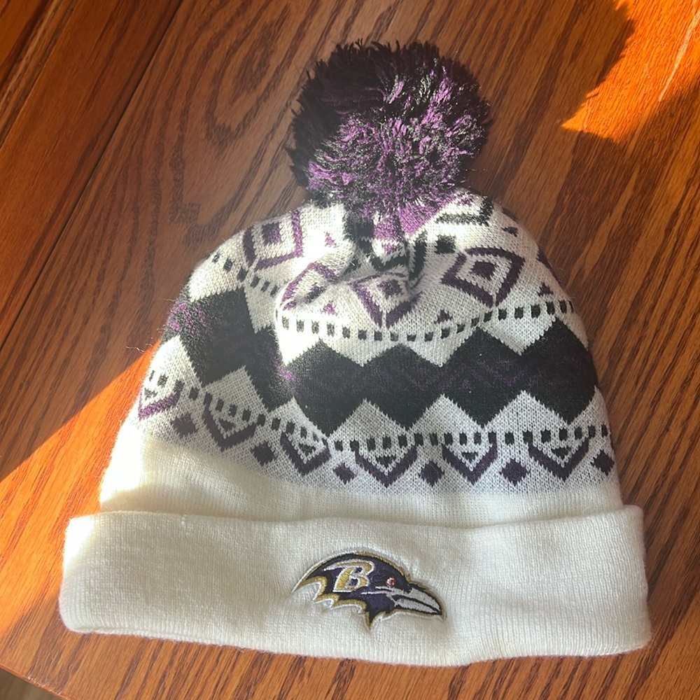 Baltimore Ravens Pom Pom hat- older one that is hard to find! Cream